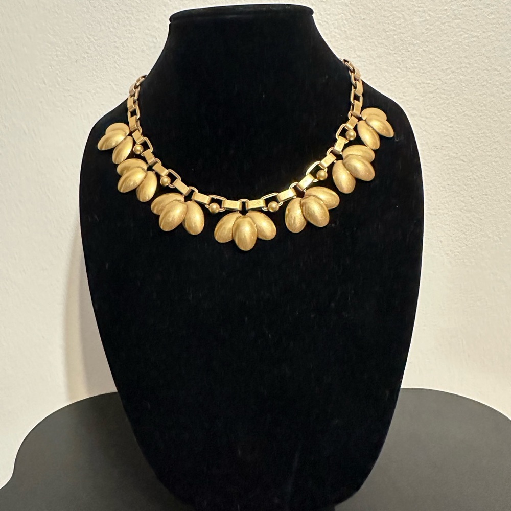 Stella & Dot Gold Tone Necklace